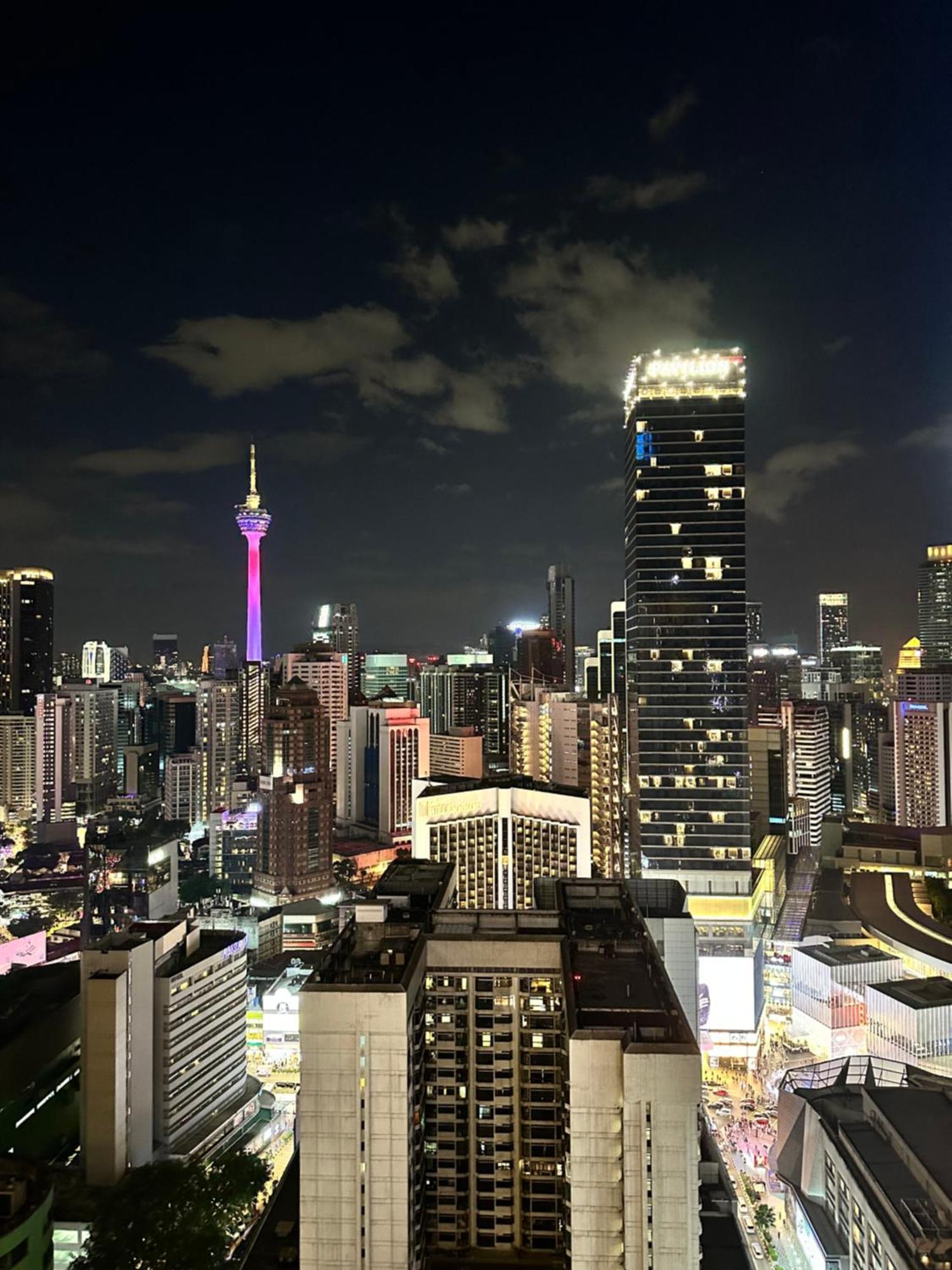 Appartamento Axon Infinity Pool Kl Kuala Lumpur Esterno foto