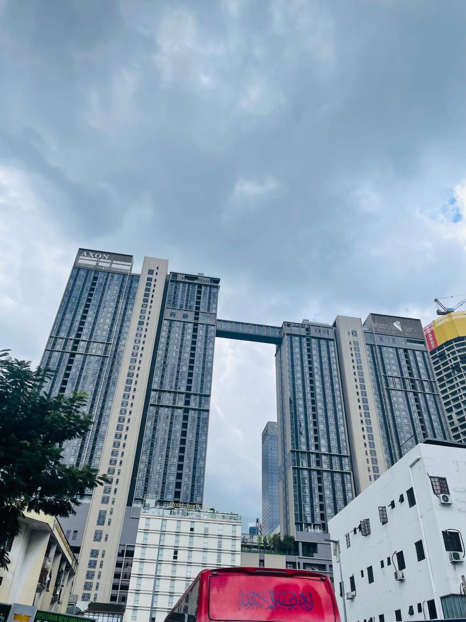 Appartamento Axon Infinity Pool Kl Kuala Lumpur Esterno foto