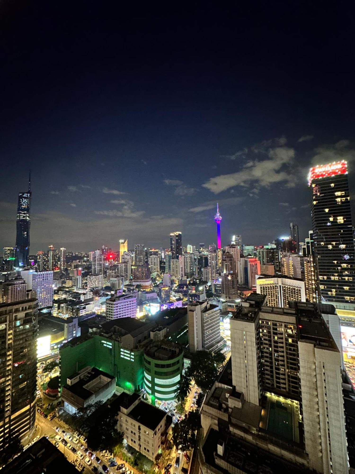 Appartamento Axon Infinity Pool Kl Kuala Lumpur Esterno foto