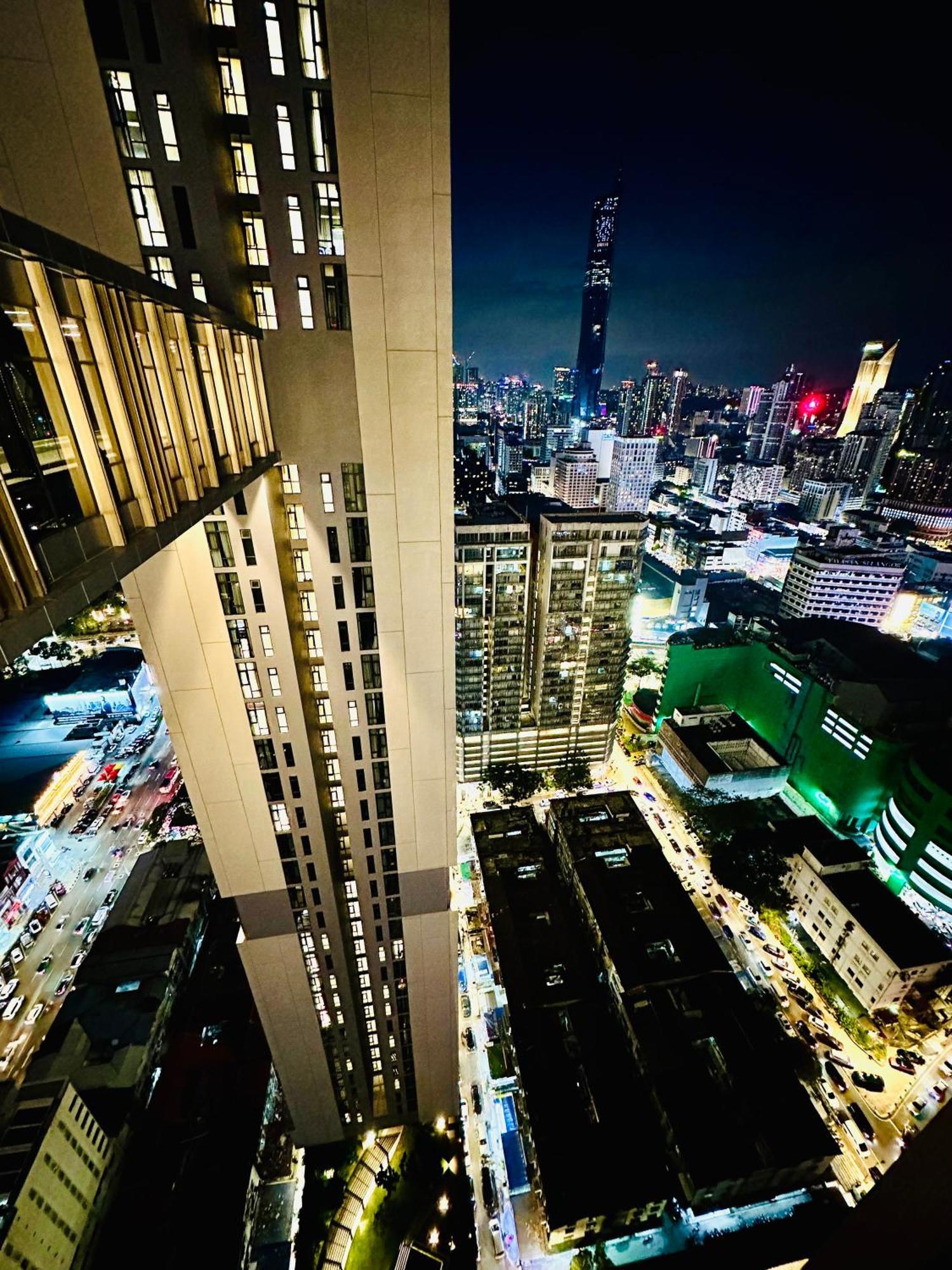 Appartamento Axon Infinity Pool Kl Kuala Lumpur Esterno foto